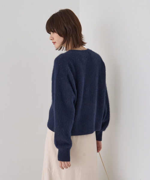 Rouge vif（ルージュヴィフ）の「フォックスウールクルーネッククルミ釦カーディガン（カーディガン/ボレロ・レディース・サックスブルー/ネイビー/ベージュ・フリー）」の9枚目の写真