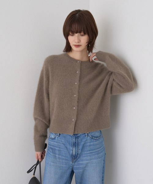 Rouge vif（ルージュヴィフ）の「フォックスウールクルーネッククルミ釦カーディガン（カーディガン/ボレロ・レディース・サックスブルー/ネイビー/ベージュ・フリー）」の10枚目の写真