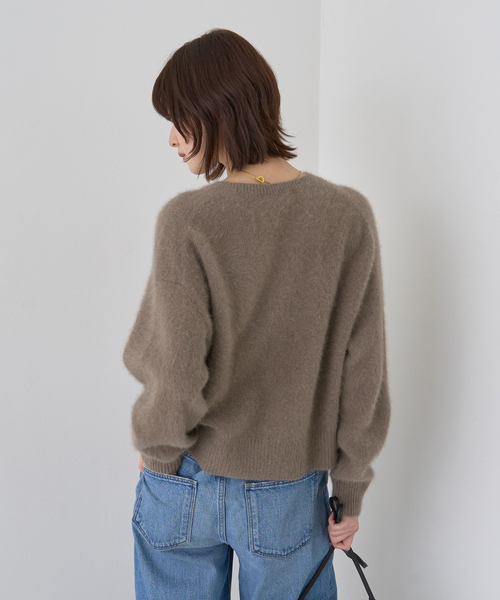 Rouge vif（ルージュヴィフ）の「フォックスウールクルーネッククルミ釦カーディガン（カーディガン/ボレロ・レディース・サックスブルー/ネイビー/ベージュ・フリー）」の12枚目の写真