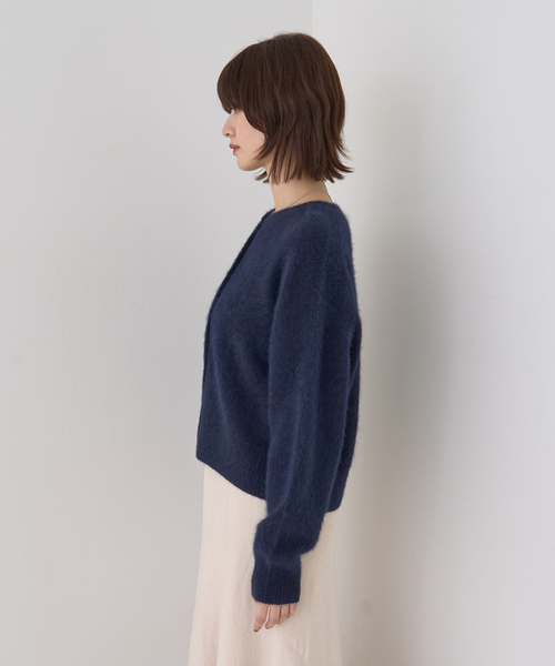 Rouge vif（ルージュヴィフ）の「フォックスウールクルーネッククルミ釦カーディガン（カーディガン/ボレロ・レディース・サックスブルー/ネイビー/ベージュ・フリー）」の22枚目の写真