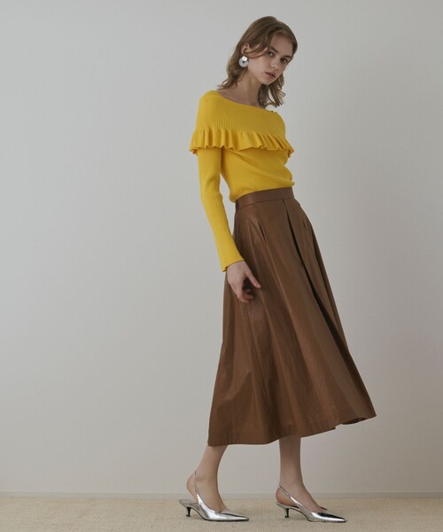 GRACE CONTINENTAL(グレースコンチネンタル)の「オフショルフリルニットトップ(ニット/セーター・レディース・イエロー/グレー/ブラック・36)」の4枚目の写真
