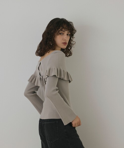 GRACE CONTINENTAL(グレースコンチネンタル)の「オフショルフリルニットトップ(ニット/セーター・レディース・イエロー/グレー/ブラック・36)」の12枚目の写真