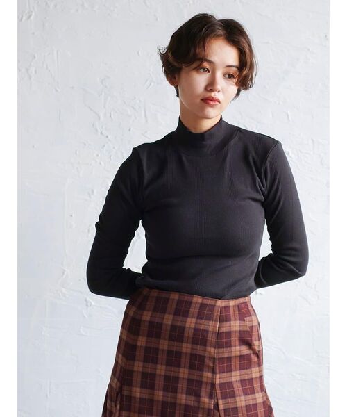 FIKA.(フィーカ)の「Prib turtle tee(Tシャツ/カットソー・レディース・ダークブラウン/杢グレー/チャコール/アイボリー/ワインレッド・FREE)」の4枚目の写真