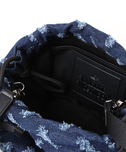 Vivienne Westwood(ヴィヴィアンウエストウッド)の「HILARY SMALL BUCKET BAG(ショルダーバッグ・レディース・ブルー系その他・FREE)」の4枚目の写真