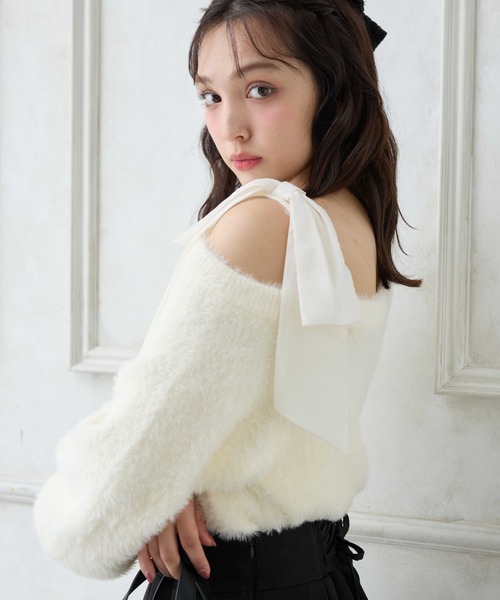 INGNI（イング）の「肩リボンワンショルフェザーニット（ニット/セーター・レディース・ピンク系6/ホワイト×ホワイト/ワイン系4/グレー系その他3/ワイン系9/ホワイト×ブラック・M）」の2枚目の写真