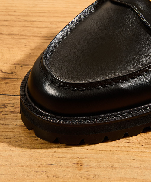 Tomo & Co（トモアンドシーオー）の「Tomo&Co トモアンドシーオー / PULL TAB BIT LOFER デュプイレザーレザープルタブコインローファー Vibram / TMTKS-S-0061（ローファー・メンズ・ブラック・27cm/26.5cm/26cm/25.5cm/25cm）」の5枚目の写真