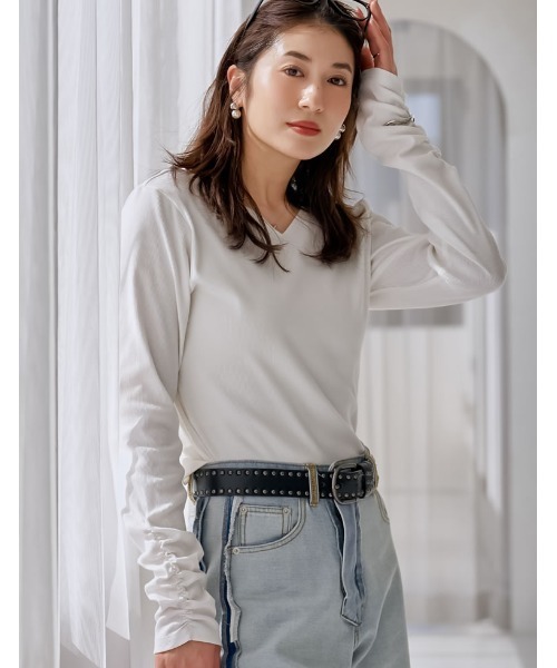 Re:EDIT（リエディ）の「[乾燥機対応][汗じみ防止][UVカット]選べるネックデザインリブカットソー袖ギャザー長袖トップス（Tシャツ/カットソー・レディース・ホワイト/ブラック/グレー/ホワイト系その他/ブラック系その他/グレー系その他/ホワイト系その他2/ブラック系その他2/グレー系その他2・MEDIUM/LARGE）」の11枚目の写真