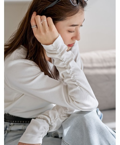 Re:EDIT（リエディ）の「[乾燥機対応][汗じみ防止][UVカット]選べるネックデザインリブカットソー袖ギャザー長袖トップス（Tシャツ/カットソー・レディース・ホワイト/ブラック/グレー/ホワイト系その他/ブラック系その他/グレー系その他/ホワイト系その他2/ブラック系その他2/グレー系その他2・MEDIUM/LARGE）」の13枚目の写真