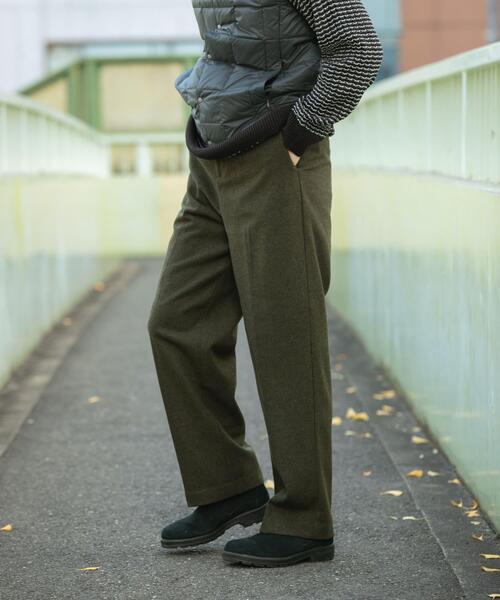 ITEMS URBANRESEARCH（アイテムズ アーバンリサーチ）の「ウール混テーパードパンツ（その他パンツ・メンズ・モカ/ブラック/カーキ・MEDIUM/LARGE）」の20枚目の写真