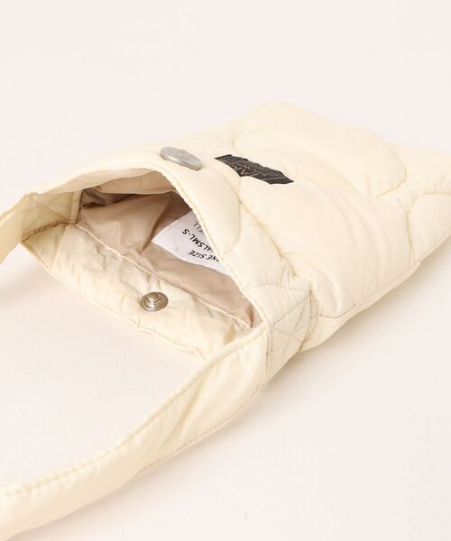 TAION（タイオン）の「ミリタリー クロスボディ ダウンバッグS-ソフトシェル 《TAION/タイオン》（ショルダーバッグ・レディース・ベージュ/ネイビー/グリーン/オフホワイト/カーキ・フリー）」の6枚目の写真