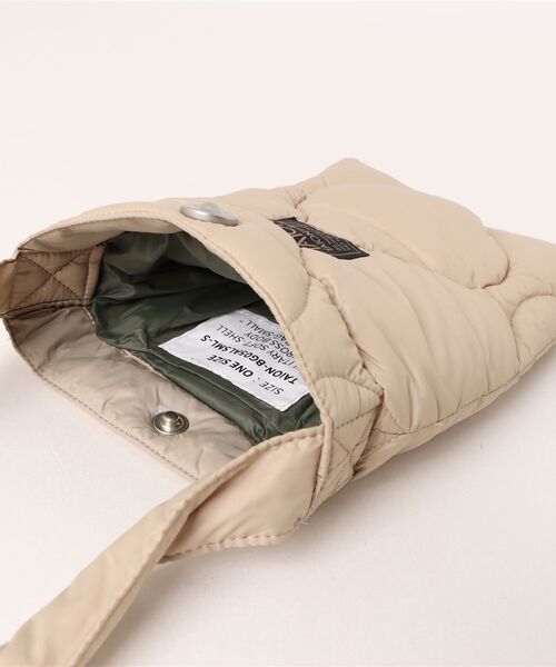 TAION（タイオン）の「ミリタリー クロスボディ ダウンバッグS-ソフトシェル 《TAION/タイオン》（ショルダーバッグ・レディース・ベージュ/ネイビー/グリーン/オフホワイト/カーキ・フリー）」の9枚目の写真