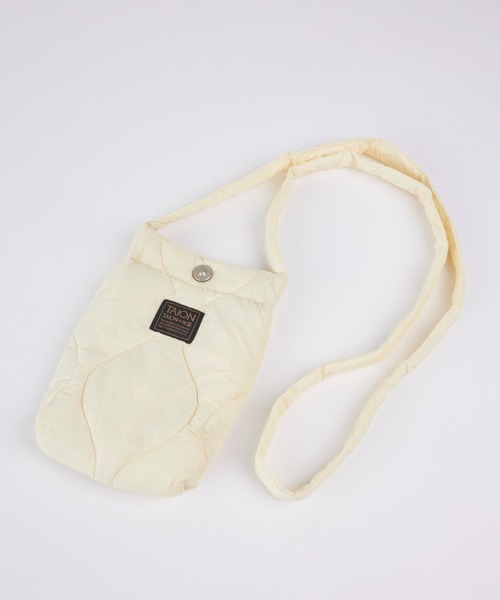 TAION（タイオン）の「ミリタリー クロスボディ ダウンバッグS-ソフトシェル 《TAION/タイオン》（ショルダーバッグ・レディース・ベージュ/ネイビー/グリーン/オフホワイト/カーキ・フリー）」の2枚目の写真