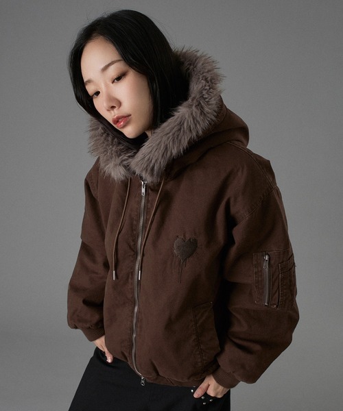 ONCILY(オンシェリー)の「HEART LOGO DUCK FAUX-FUR BLOUSON / ハートロゴダックフェイクファーブルゾン(ブルゾン・メンズ・ブラック/ブラウン・LARGE/MEDIUM/SMALL)」の21枚目の写真