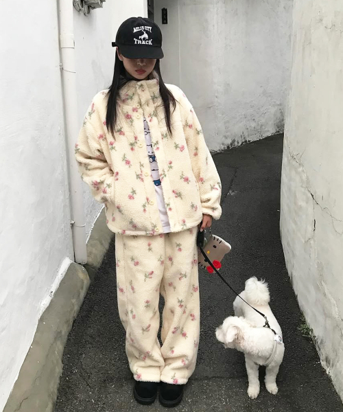TTUDEMENT（トュードメント）の「FLORAL FLEECE PANTS IVORY（その他パンツ・レディース・その他・SMALL/MEDIUM）」の6枚目の写真