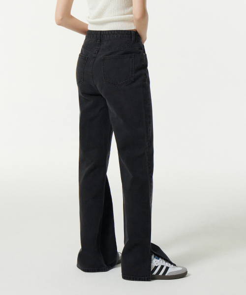 MUSINSA STANDARD WOMAN（ムシンサスタンダードウーマン）の「ウィメンズストレートスリットデニムパンツ[ウォッシュドブラック]（デニムパンツ・レディース・その他・24/25/26/27/28）」の3枚目の写真