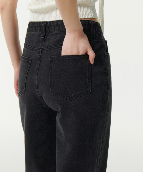MUSINSA STANDARD WOMAN（ムシンサスタンダードウーマン）の「ウィメンズストレートスリットデニムパンツ[ウォッシュドブラック]（デニムパンツ・レディース・その他・24/25/26/27/28）」の6枚目の写真