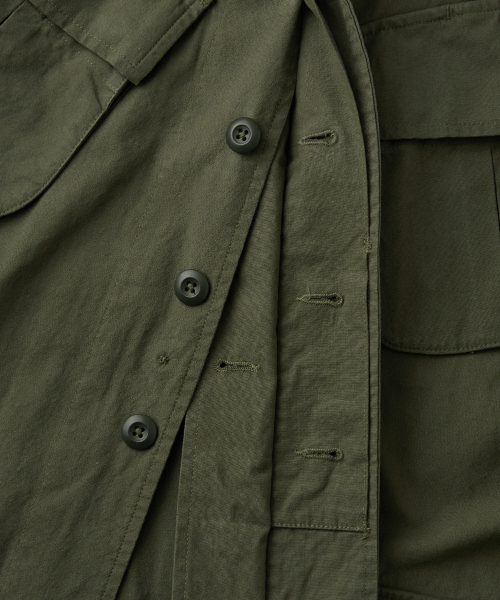 OUTSTANDING(アウトスタンディング)の「2ND POPLIN JUNGLE FATIGUE JACKET_OLIVE(ミリタリージャケット・メンズ・その他・SMALL/MEDIUM/LARGE)」の2枚目の写真
