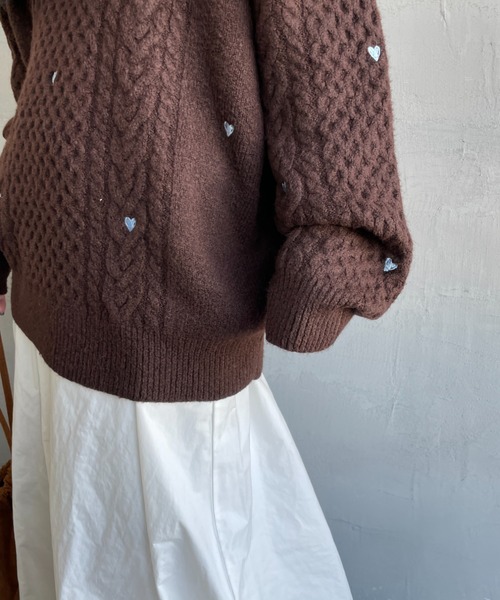 NOIR FABRIK/ヌワールファブリック] ハート刺繍 ケーブルニットプル