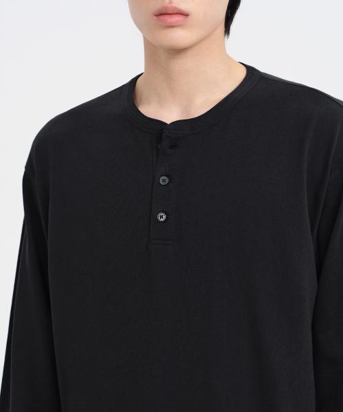 MUSINSA STANDARD（ムシンサスタンダード）の「リップカフスヘンリーネック長袖Tシャツ[ブラック]（Tシャツ/カットソー・メンズ・その他・SMALL/MEDIUM/LARGE/X-LARGE/XX-LARGE）」の4枚目の写真