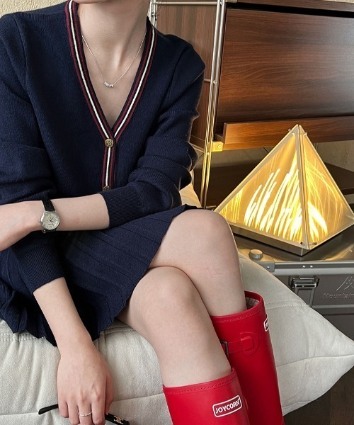 Aelina（エリナ）の「Vネックシングルブレストニットトップスプリーツスカートセットアップ（セットアップ・レディース・ネイビー/グレー・FREE）」の12枚目の写真