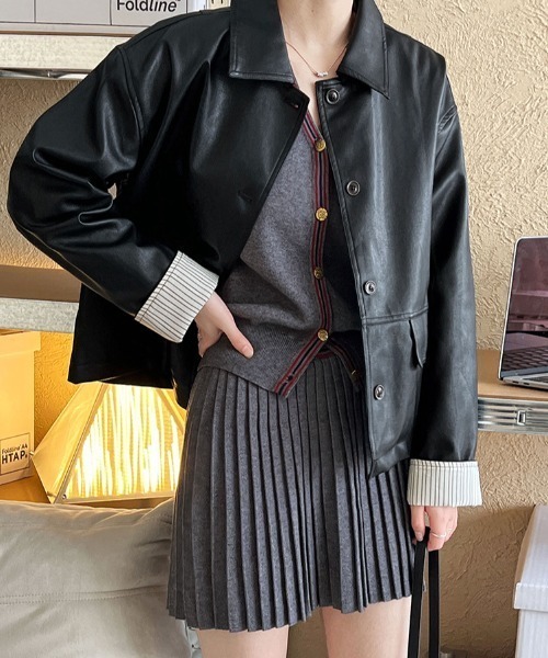 Aelina（エリナ）の「Vネックシングルブレストニットトップスプリーツスカートセットアップ（セットアップ・レディース・ネイビー/グレー・FREE）」の17枚目の写真