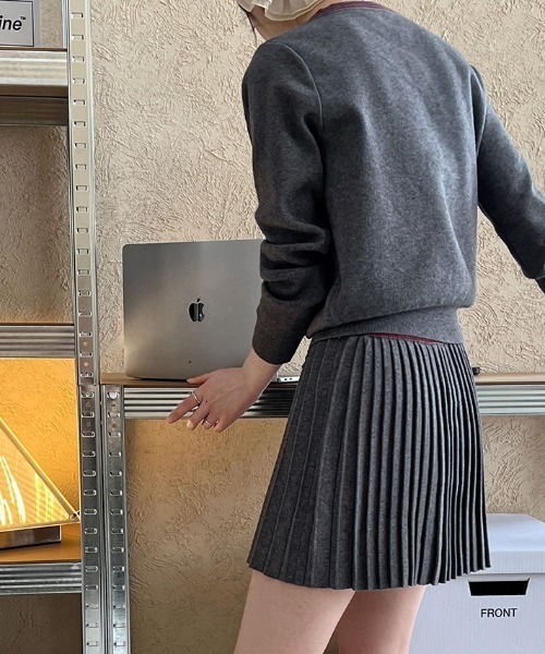 Aelina（エリナ）の「Vネックシングルブレストニットトップスプリーツスカートセットアップ（セットアップ・レディース・ネイビー/グレー・FREE）」の8枚目の写真