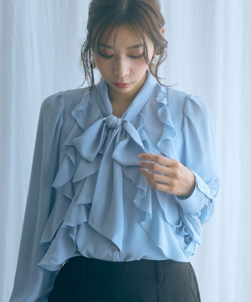 marun（マルン）の「＜大きいサイズ＞シフォンジョーゼットフリルブラウス marun（シャツ/ブラウス・レディース・サックスブルー/オフホワイト・L/LL/3L/4L/5L）」の5枚目の写真