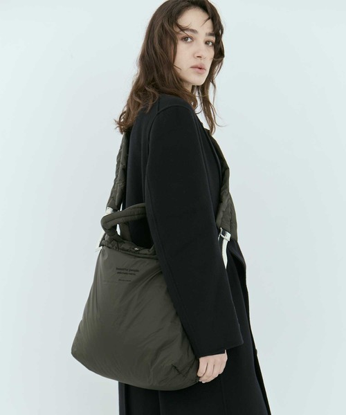beautiful people(ビューティフルピープル)の「【beautiful people×THE TOKYO/ビューティフルピープル×ザトウキョウ】別注 shoulder bag/ショルダーバッグ/ナイロンバッグ/ヘルメットバッグ/巾着バッグ(ショルダーバッグ・レディース・ブラック/カーキ/グレー・FREE)」の15枚目の写真