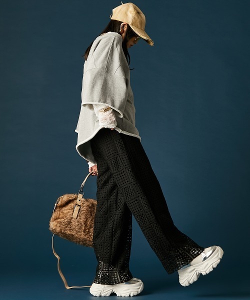 GEVS.(ジェイヴィス)の「レースクルーネックプルオーバー<大きいサイズ有>GEVS.(Tシャツ/カットソー・レディース・ブラック/オフホワイト・M/5L/4L/3L/LL/L)」の3枚目の写真