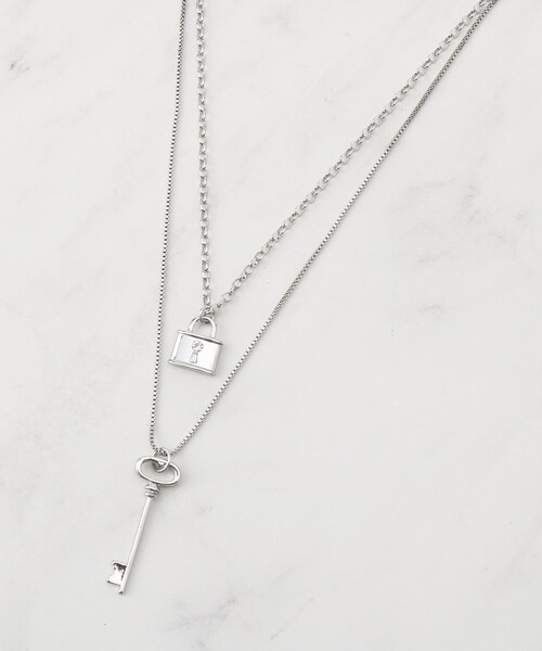 SHOO・LA・RUE（シューラルー）の「キーネックレス（ネックレス・レディース・シルバー/ピンクゴールド/ゴールド・00）」の2枚目の写真
