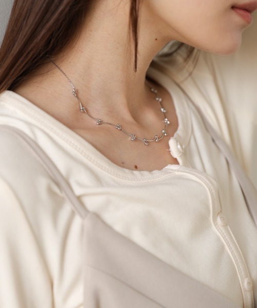 Bab（バブ）の「ブランチドットネックレス（ネックレス・レディース・シルバー/ゴールド・ONESIZE）」の4枚目の写真