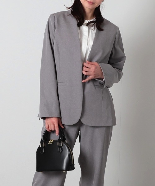 fleur by mint breeze（フルールバイミントブリーズ）の「【L～5L 大きいサイズ】コンパクトツイルストレッチノーカラージャケット（ノーカラージャケット・レディース・ブラック/グレー・4L/3L/LL/5L）」の2枚目の写真