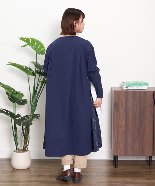 Emago(イマゴ)の「EMAGO 花パーツ刺繍ワンピース(シャツワンピース・レディース・ネイビー/ベージュ/グリーン・FREE)」の20枚目の写真