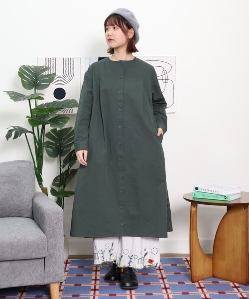 Emago(イマゴ)の「EMAGO 花パーツ刺繍ワンピース(シャツワンピース・レディース・ネイビー/ベージュ/グリーン・FREE)」の8枚目の写真