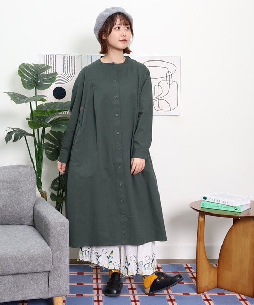 Emago(イマゴ)の「EMAGO 花パーツ刺繍ワンピース(シャツワンピース・レディース・ネイビー/ベージュ/グリーン・FREE)」の10枚目の写真