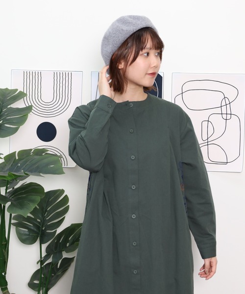 Emago(イマゴ)の「EMAGO 花パーツ刺繍ワンピース(シャツワンピース・レディース・ネイビー/ベージュ/グリーン・FREE)」の5枚目の写真