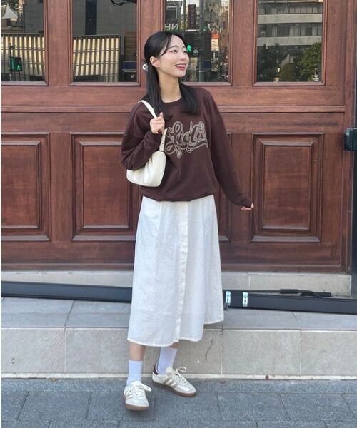 FEIHEI(フェイヘイ)の「LOVE FIN SWEAT SHIRT BROWN(スウェット・レディース・ブラウン・SMALL/MEDIUM/LARGE)」の7枚目の写真