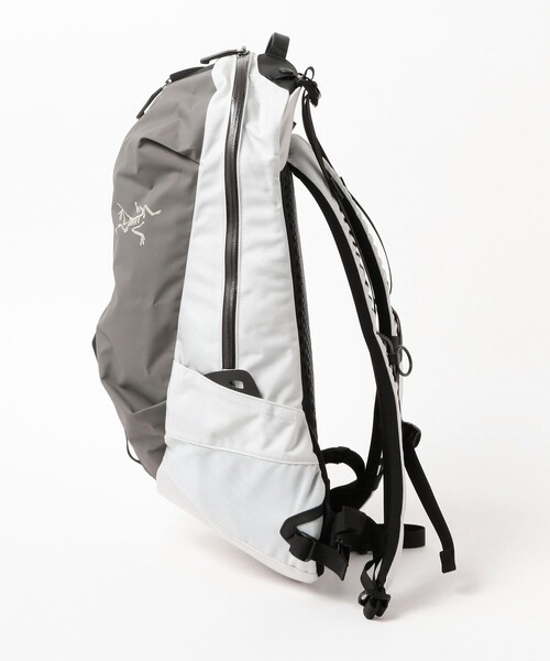 ARC'TERYX（アークテリクス）の「ARC’TERYX / Arro 22 Backpack（バックパック/リュック・メンズ・ブラック/シルバー/グリーン・ONE SIZE）」の4枚目の写真