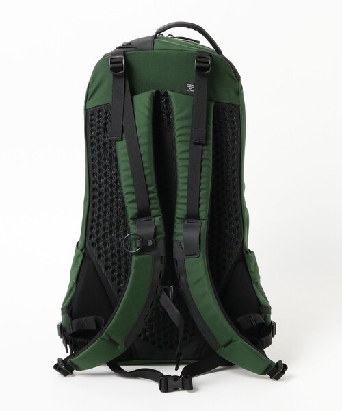 ARC'TERYX（アークテリクス）の「ARC’TERYX / Arro 22 Backpack（バックパック/リュック・メンズ・ブラック/シルバー/グリーン・ONE SIZE）」の11枚目の写真