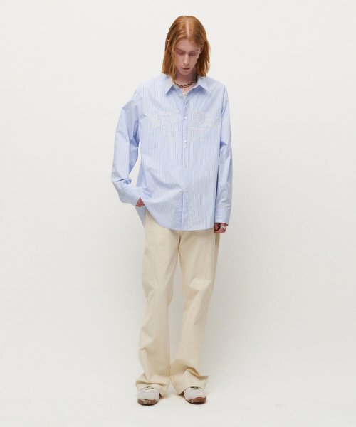 FROM ARLES(フロムアルル)の「オーバーサイズクラシックストライプシャツ / ニューヨーク(シャツ/ブラウス・メンズ・ブルー・L)」の2枚目の写真