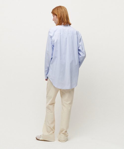 FROM ARLES(フロムアルル)の「オーバーサイズクラシックストライプシャツ / ニューヨーク(シャツ/ブラウス・メンズ・ブルー・L)」の3枚目の写真
