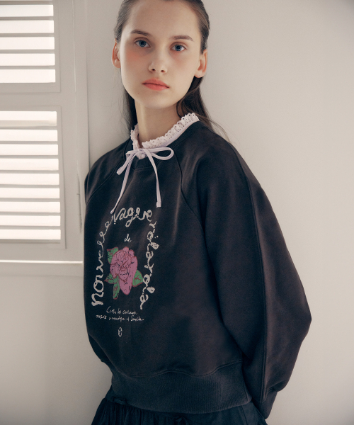 ROLAROLA(ロラロラ)の「ROSE PIGMENT SWEATSHIRT BLACK(スウェット・レディース・ブラック・S/M)」の2枚目の写真