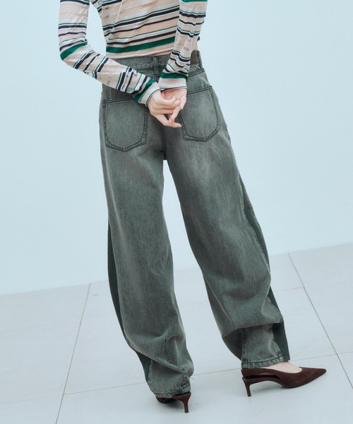 THINGS THAT MATTER（シングス ザット マター）の「CURVE SILHOUETTE DENIM / カーブ シルエット デニム（デニムパンツ・レディース・ブラック/ブルー・1/2）」の11枚目の写真