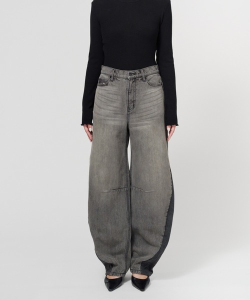 THINGS THAT MATTER(シングス ザット マター)の「CURVE SILHOUETTE DENIM / カーブ シルエット デニム / バルーン / バレルレッグ(デニムパンツ・レディース・ブラック/ブルー・1/2)」の15枚目の写真