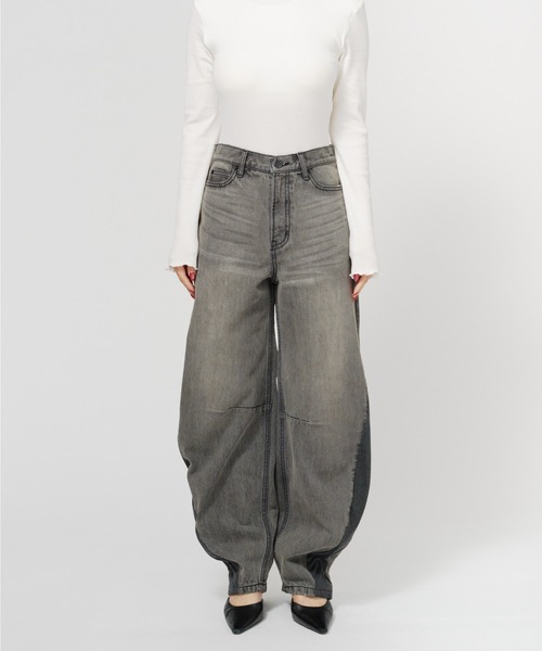 THINGS THAT MATTER(シングス ザット マター)の「CURVE SILHOUETTE DENIM / カーブ シルエット デニム / バルーン / バレルレッグ(デニムパンツ・レディース・ブラック/ブルー・1/2)」の14枚目の写真