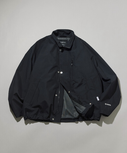 +phenix(プラスフェニックス)の「+phenix/プラスフェニックス 別注 GORE-TEX WINDSTOPPER HARRINGTON JACKET/ゴアテックス ウインドストッパー ハリントン ジャケット(ブルゾン・メンズ・グレー/ネイビー/ブラック・LARGE/MEDIUM/SMALL)」の2枚目の写真