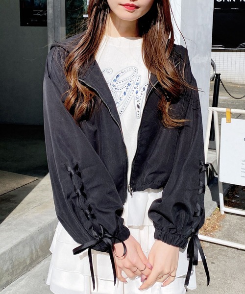 INGNI（イング）の「袖レースアップクロップド丈マウンテンパーカー（マウンテンパーカー・レディース・ピンク/ブラック/アイボリー・M）」の3枚目の写真