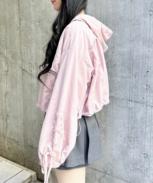 INGNI（イング）の「袖レースアップクロップド丈マウンテンパーカー（マウンテンパーカー・レディース・ピンク/ブラック/アイボリー・M）」の10枚目の写真