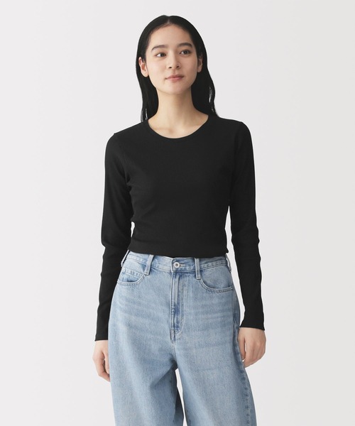 無印良品(ムジルシリョウヒン)の「婦人 なめらかリブ編みクルーネック長袖Tシャツ(Tシャツ/カットソー・レディース・ブラック/ライトオレンジ系/スモーキーグリーン系/オフホワイト/チャコールグレー/ライトイエロー・M/S/L/XL)」の3枚目の写真