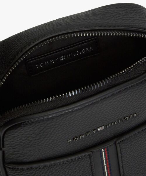 TOMMY HILFIGER(トミーヒルフィガー)の「セントラルミニリポーターバッグ(ボディバッグ/ウエストポーチ・メンズ・ブラック・FREE)」の4枚目の写真